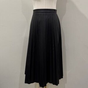 Bagatelle Collection Faux Leather Pleated Midi Skirt – Size Medium